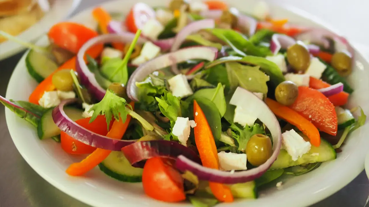 En la foto: Plato de ensalada
