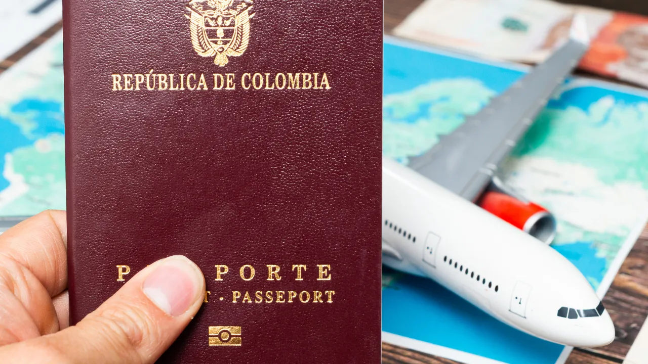 Pasaporte en colombia.webp