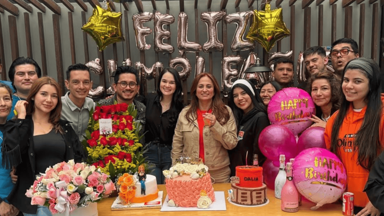 Dalia Bernal y el equipo de la Organización Radial Olímpica, sede Bogotá