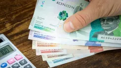 En la foto: Billetes de colombia