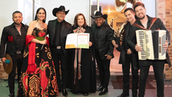 Banda La MB con la embajadora de México en Colombia.