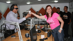 Diomedes Díaz, cantante, y Dalia Bernal, directora de Olímpica Stereo Bogotá