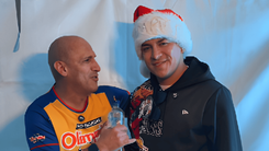 Kike Gallego, director de Olímpica Stereo Pereira, con Yeison Jiménez