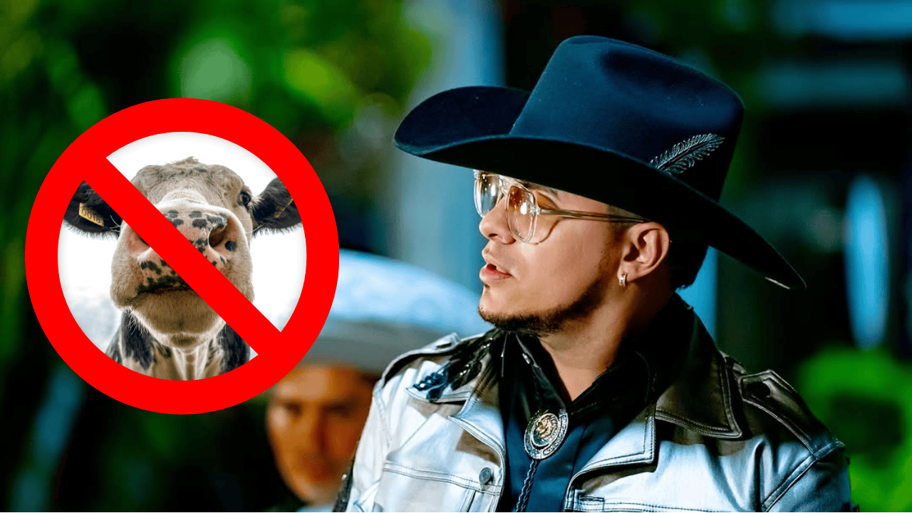 Derecha: Yeison Jiménez. Izquierda: vaca con señal de prohibido.